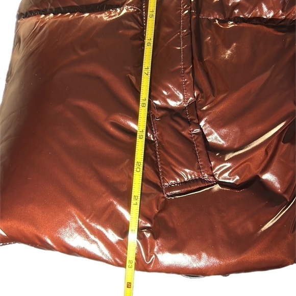 NWT LATTELIER Glossy Jelly Down Filled Cropped Puffer Coat Wine Color Large - Picture 10 of 13